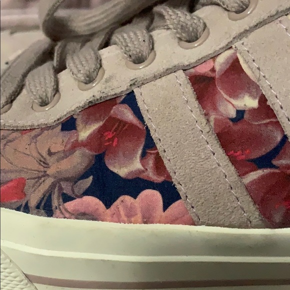 QUOTA II LIBERTY PJ PURPLE FLORAL LEATHER SNEAKERS - Picture 8 of 8